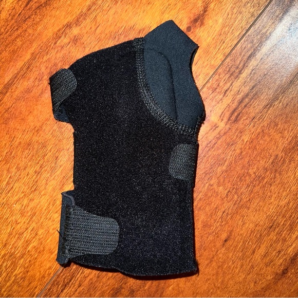 3m futuro wrist right compression stabilizing brace - Picture 5 of 7